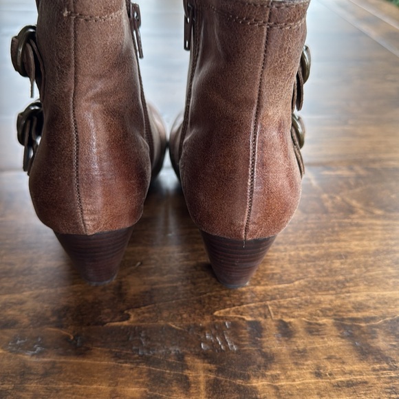 BareTraps Women's Mushroom Micro Triumph Ankle Boots Size 6.5 - Picture 5 of 7